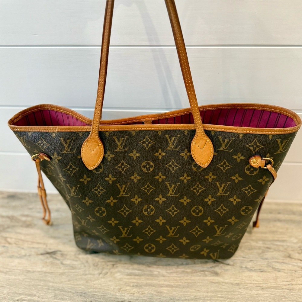 Louis Vuitton Neverfull MM in Monogram - Picture 8 of 9